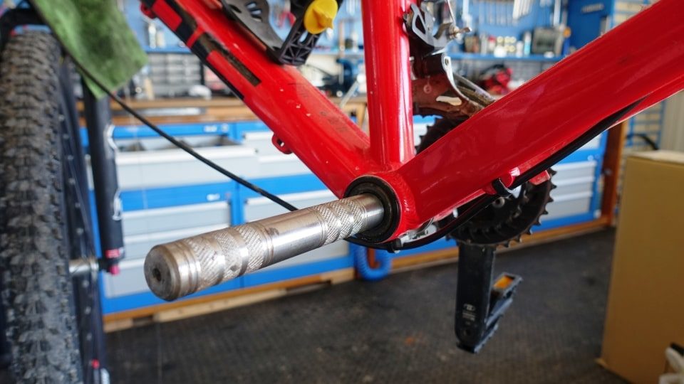 shimano Hollowtech crank extractor tool cyclingcreta 1-min